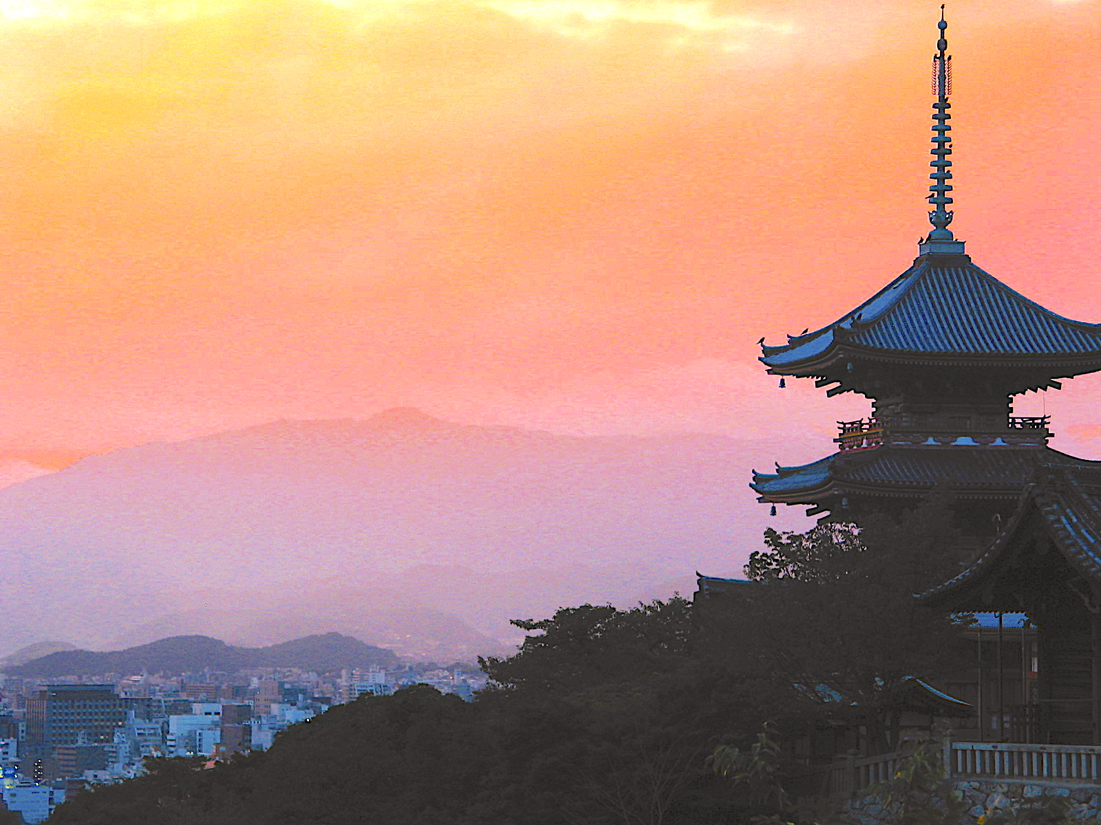 Evening calm at Buddhist temple Kiyomizu-dera in Kyoto